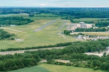 Flugplatz öffnet Pforten