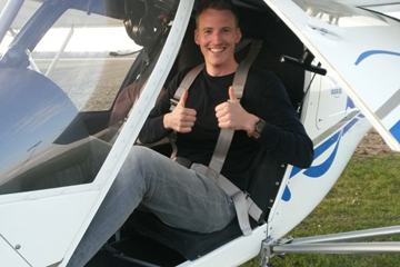 Max fliegt solo