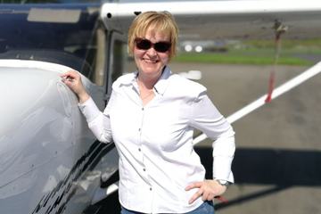 Essi fliegt solo