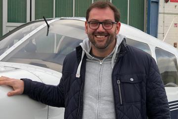 Oliver fliegt solo