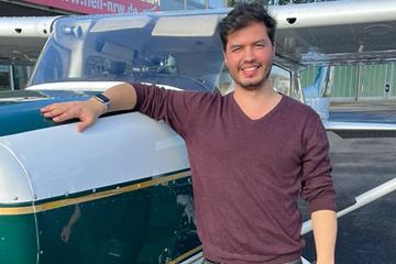 Kaplan fliegt solo