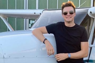 Tim fliegt solo